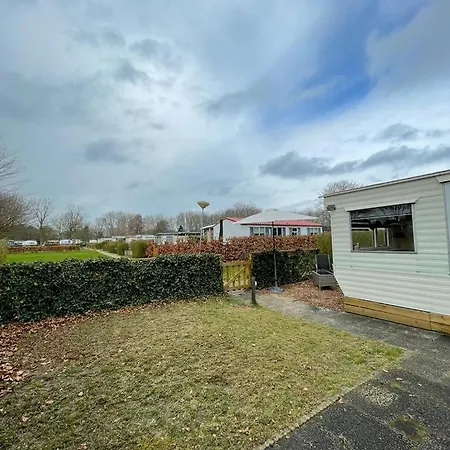 Perenhof 6 * Oostvoorne